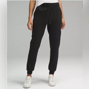 NWT Lululemon Stretch High-Rise Jogger